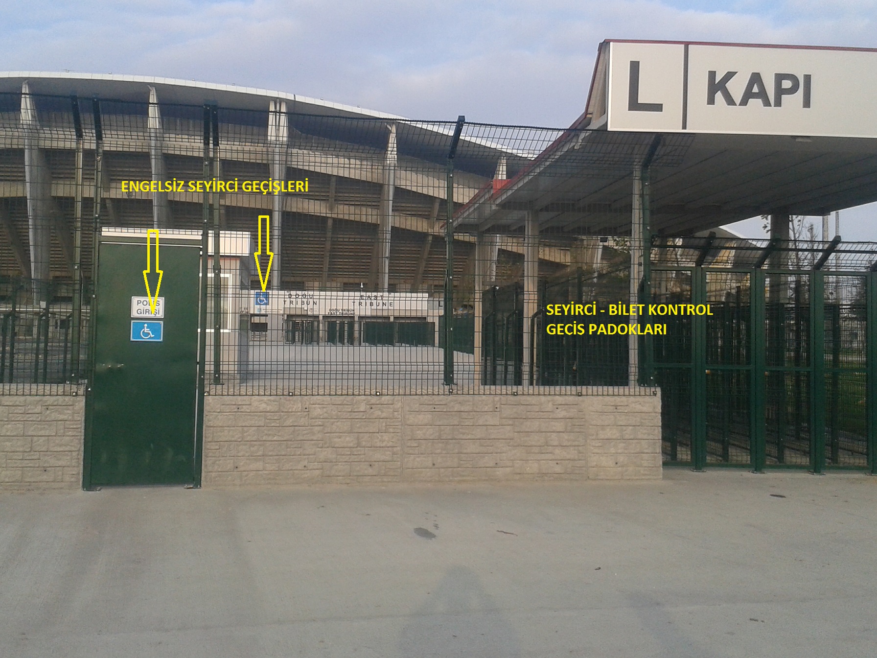 Atatürk Olimpiyat Stadı Engelli Seyirci Otopark, Giriş ve Tribünleri